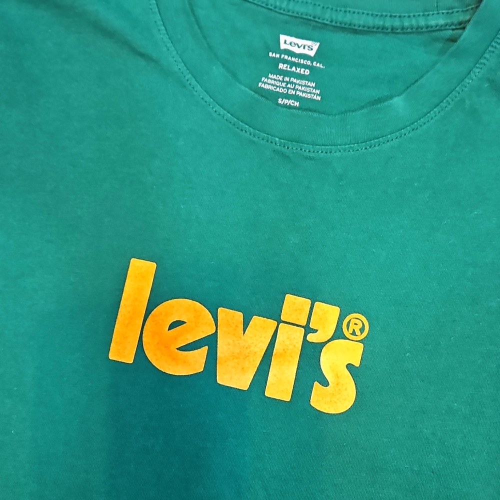 Levi's womens tshirt Small green yellow felted logo EUC